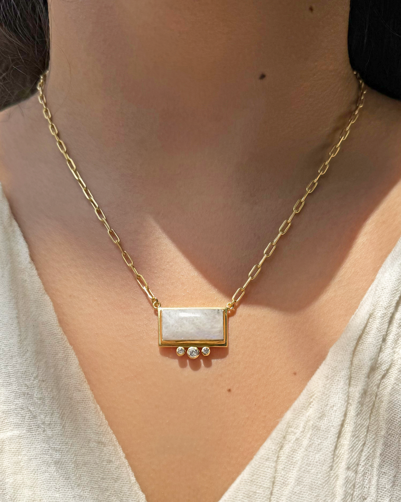 Collar rectangulo Piedra Lunar