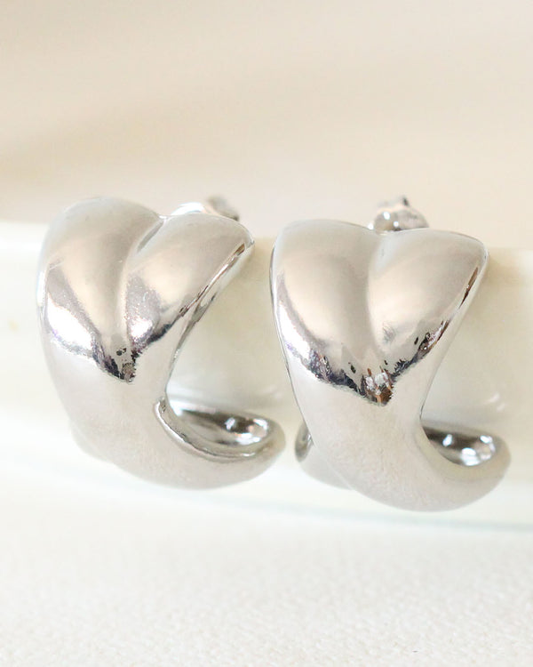 Aretes de cruz elegantes