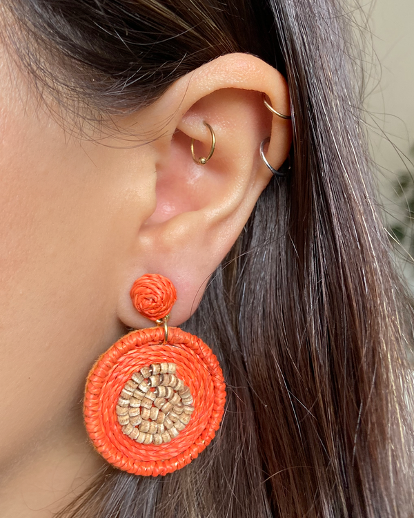 Aretes naranja redondo espiral