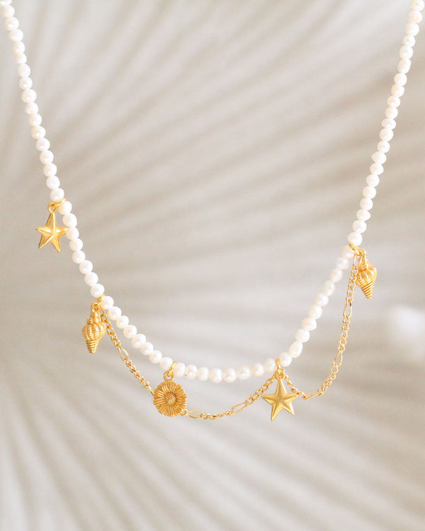 Collar Perlas beachfront