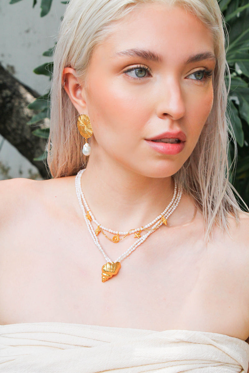 Collar Perlas beachfront