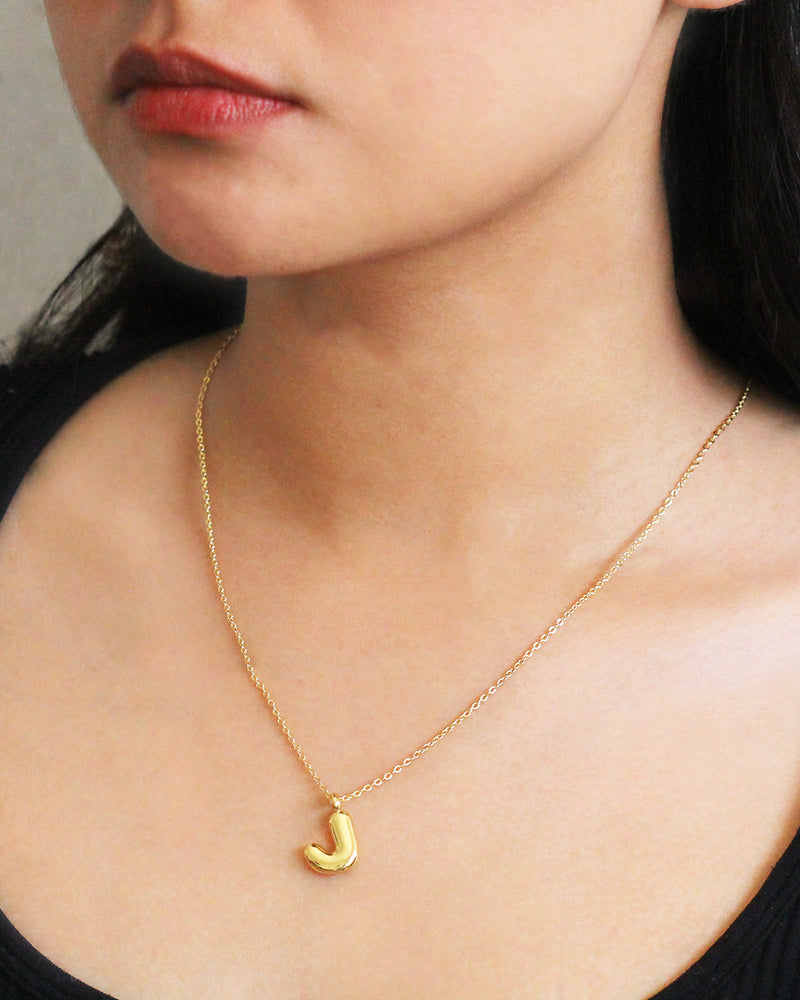 Collar inicial J