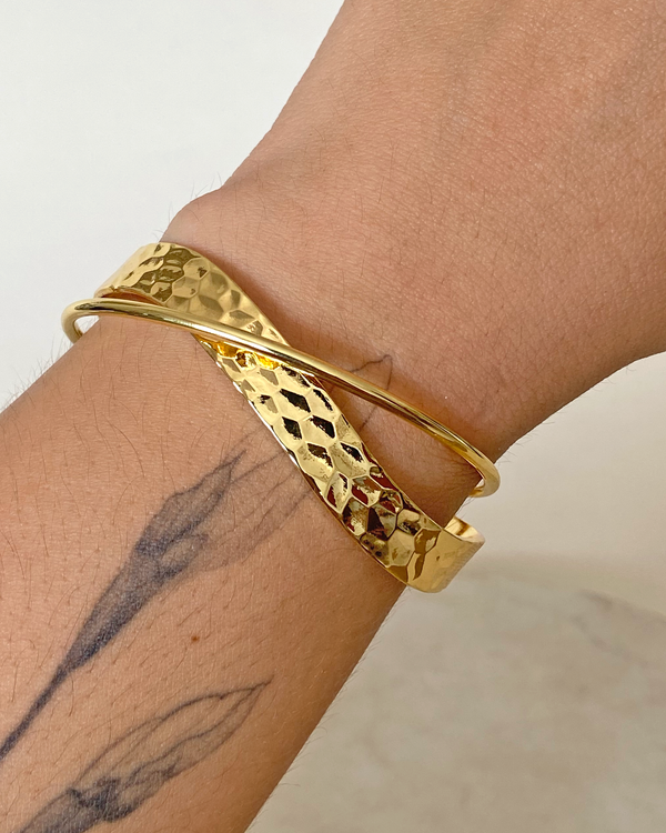 Bangle Cruzado Martillado