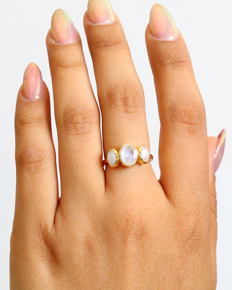 Anillo triple piedra natural