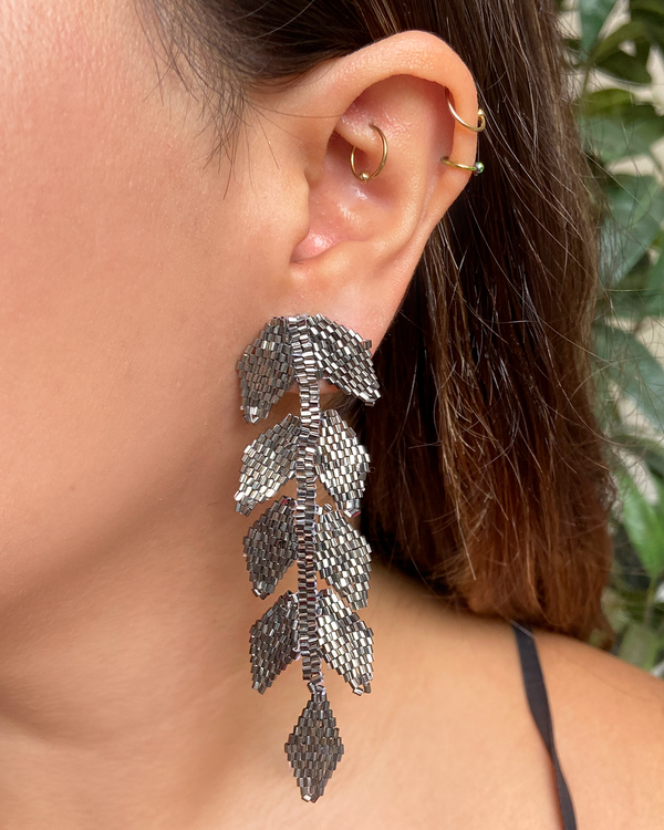 Arete Hematita Pluma Chakira