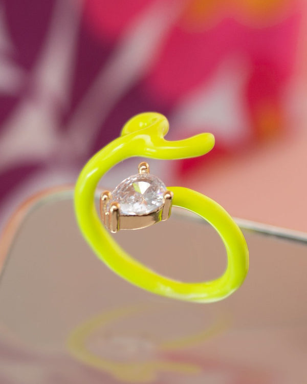 Anillo Amarillo Chueco - PINK REVOLVER